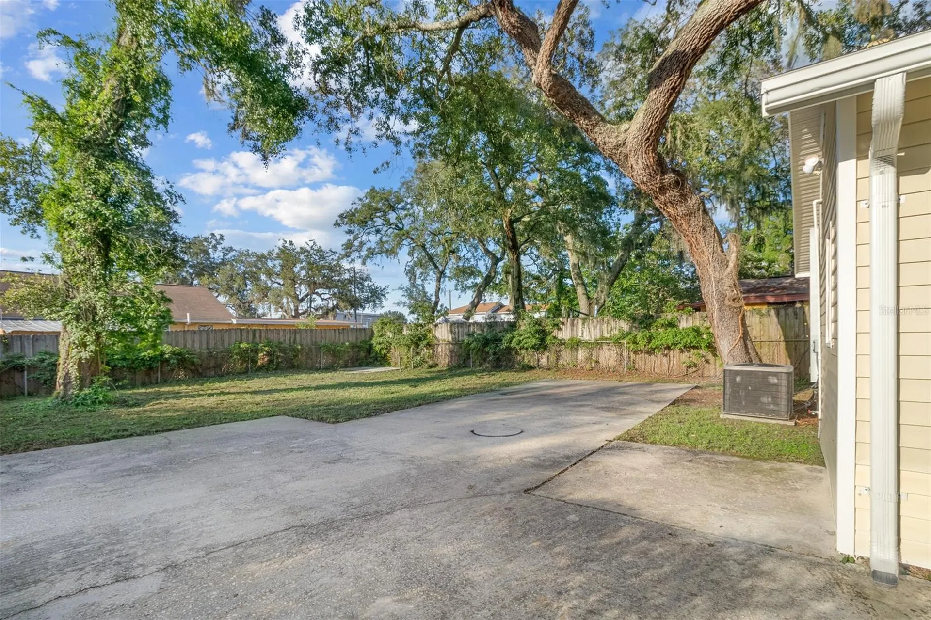 2116 E Ellicott Street Tampa FL 33610
