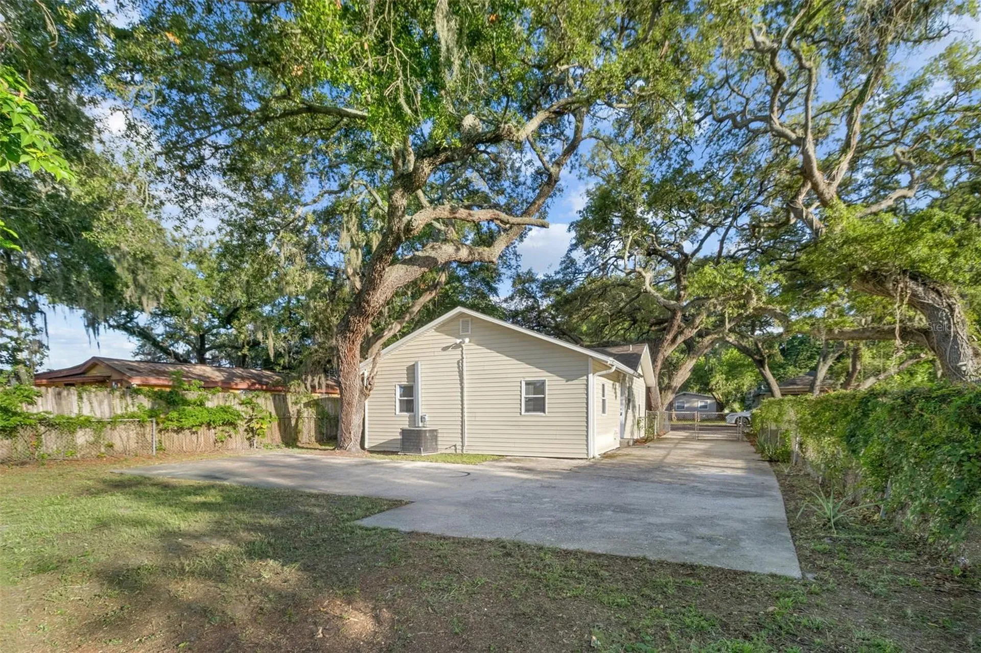 2116 E Ellicott Street Tampa FL 33610