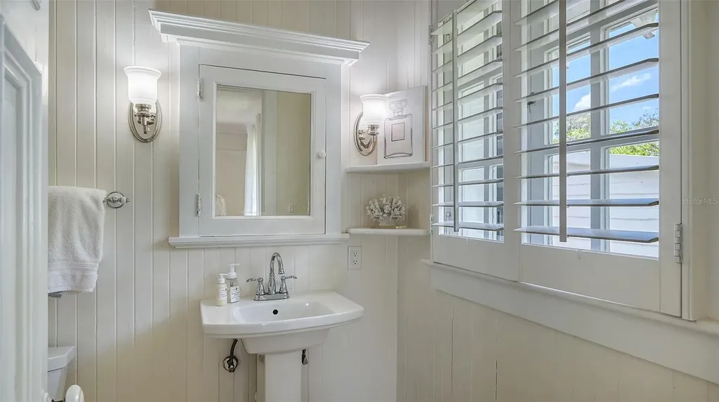 7715 Westmoreland Drive Sarasota FL 34243