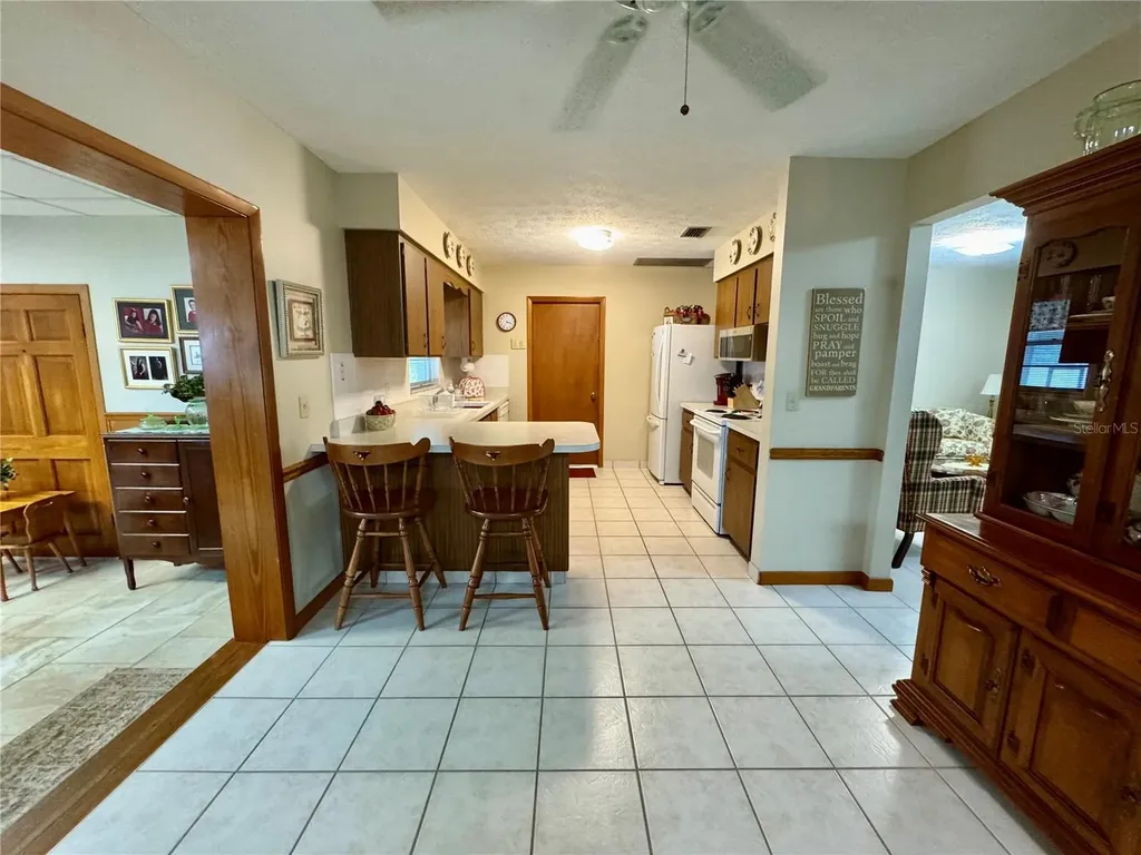 827 Strawberry Lane Brandon FL 33511