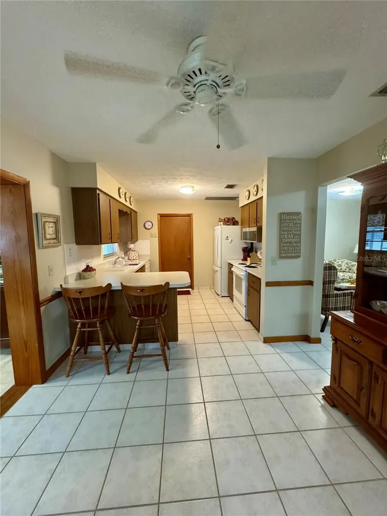 827 Strawberry Lane Brandon FL 33511