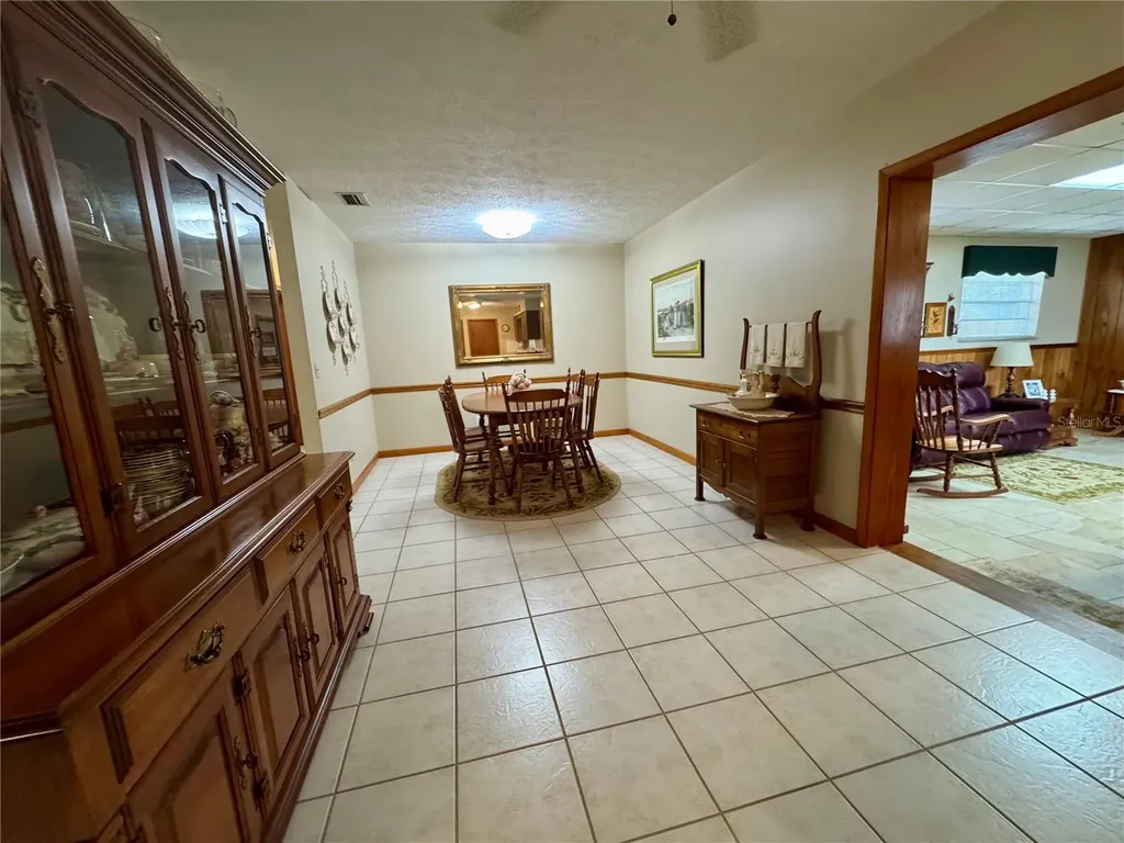827 Strawberry Lane Brandon FL 33511
