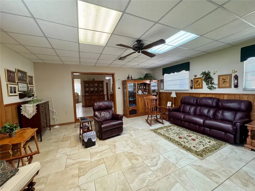 827 Strawberry Lane Brandon FL 33511