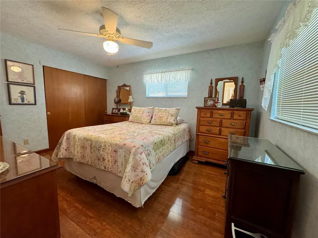 827 Strawberry Lane Brandon FL 33511