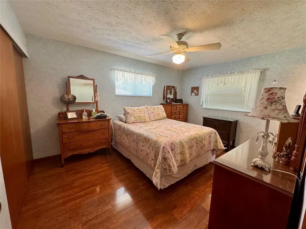 827 Strawberry Lane Brandon FL 33511