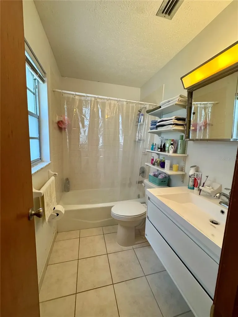 827 Strawberry Lane Brandon FL 33511