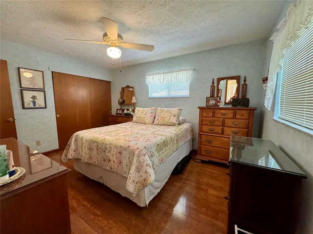 827 Strawberry Lane Brandon FL 33511