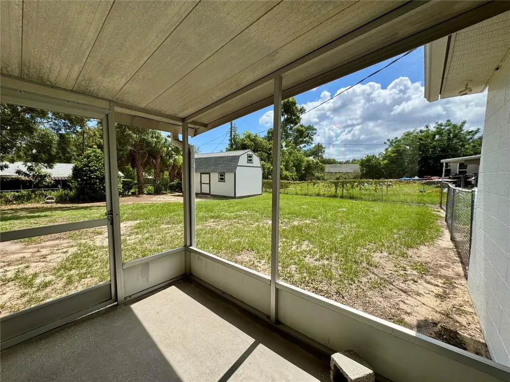 827 Strawberry Lane Brandon FL 33511