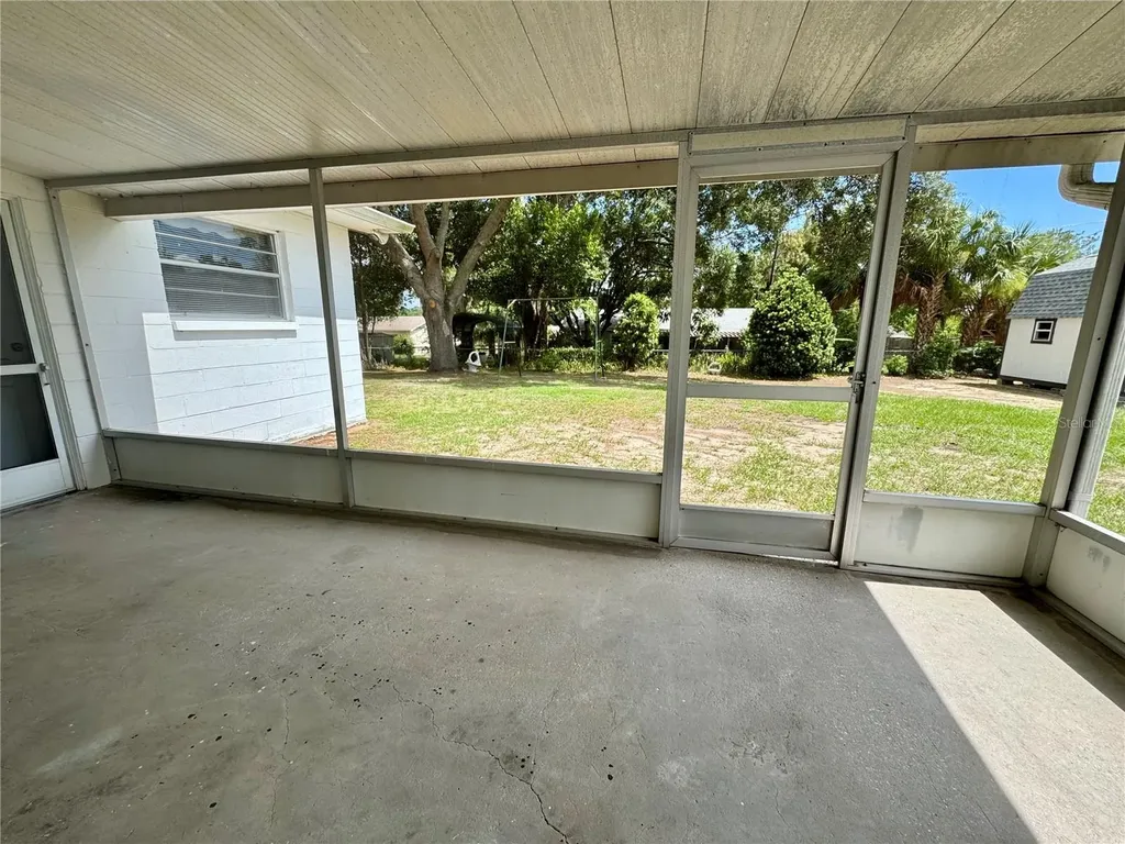 827 Strawberry Lane Brandon FL 33511