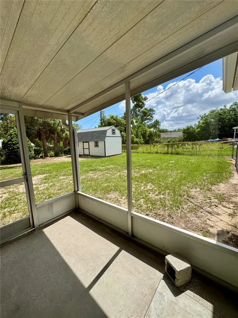 827 Strawberry Lane Brandon FL 33511