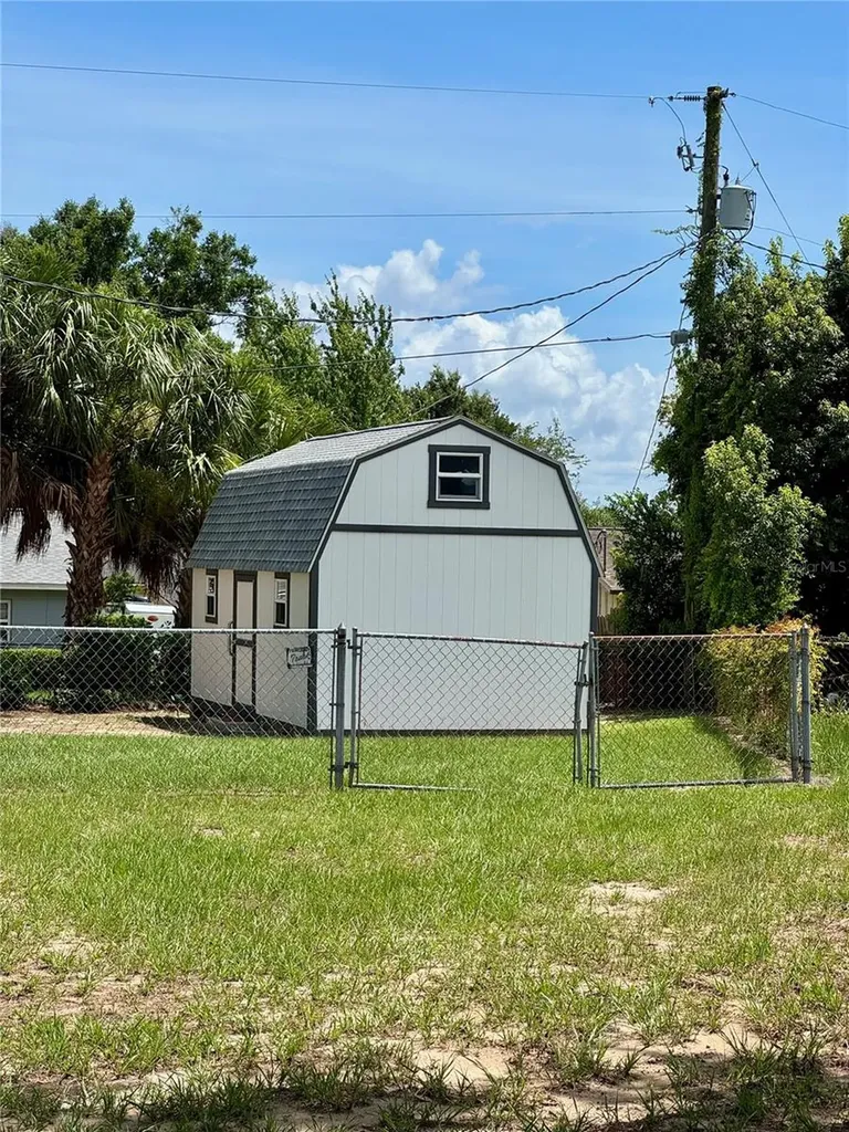 827 Strawberry Lane Brandon FL 33511