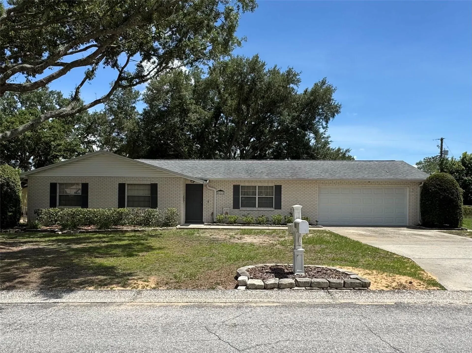 827 Strawberry Lane Brandon FL 33511
