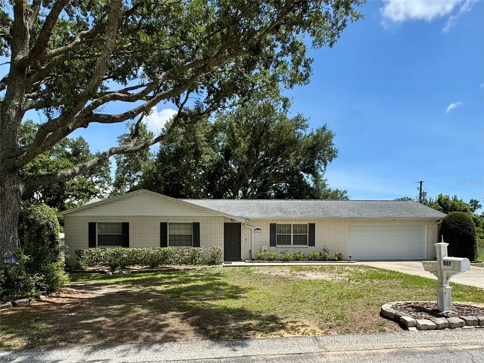 827 Strawberry Lane Brandon FL 33511
