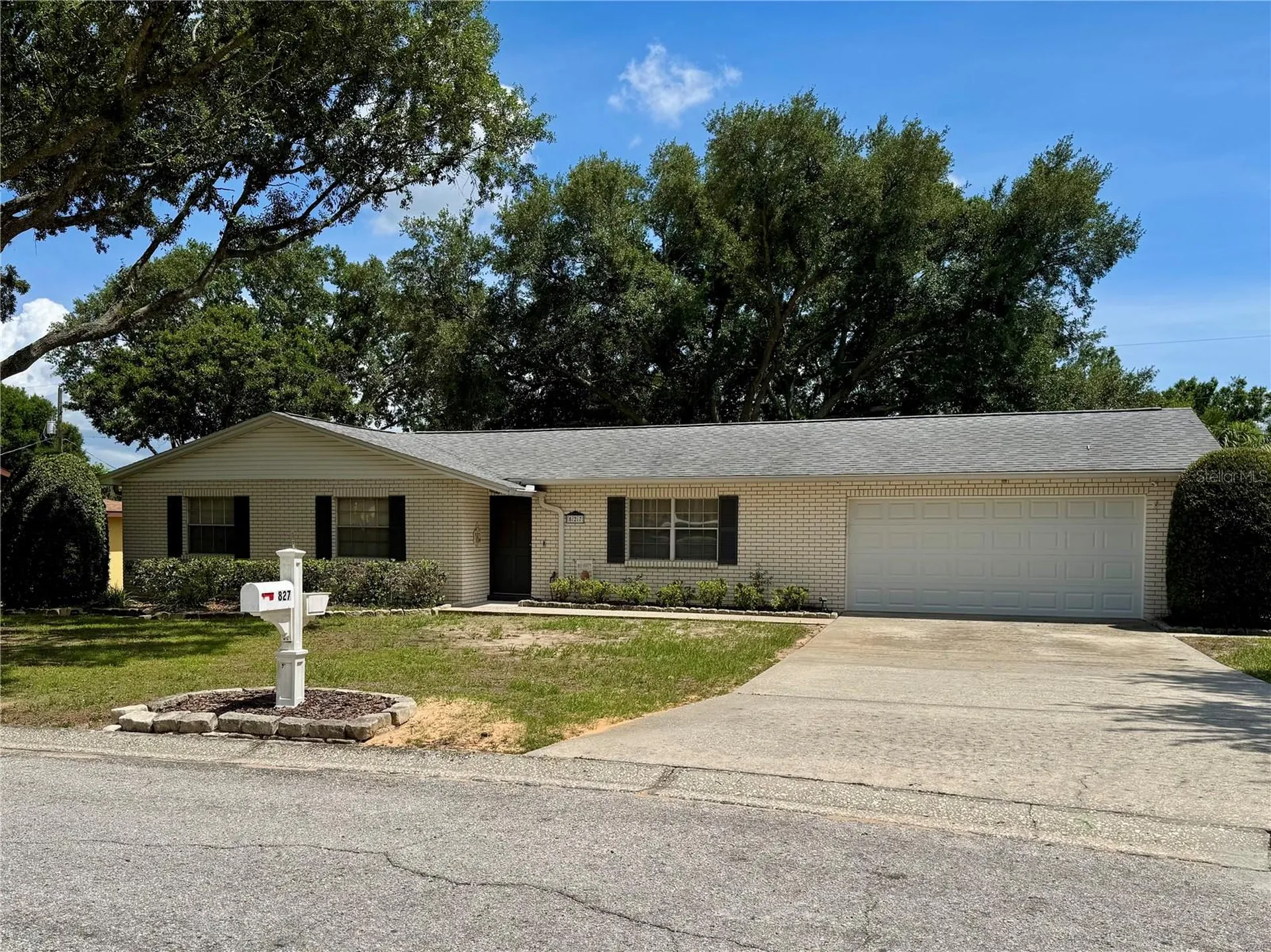 827 Strawberry Lane Brandon FL 33511