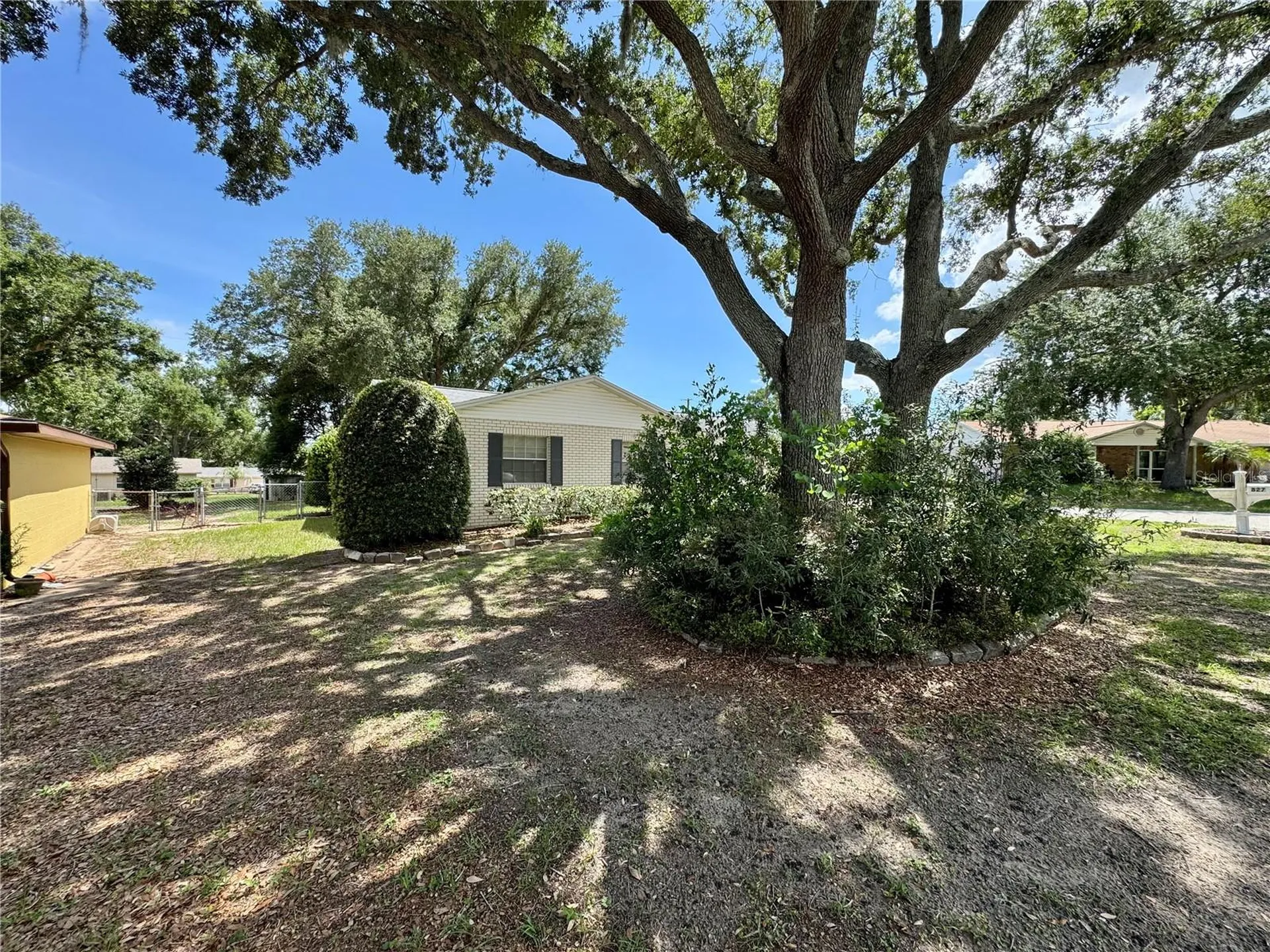 827 Strawberry Lane Brandon FL 33511