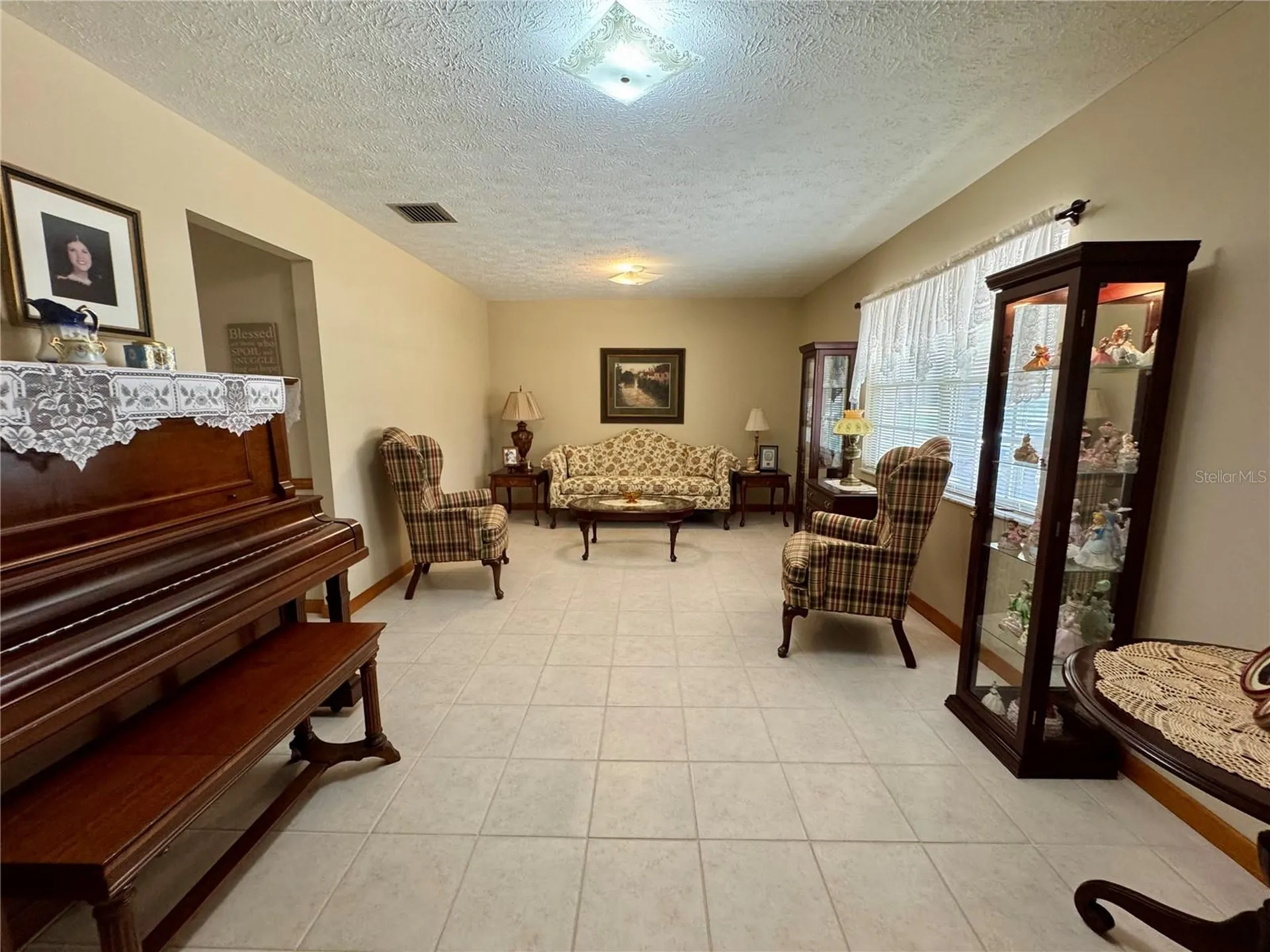827 Strawberry Lane Brandon FL 33511