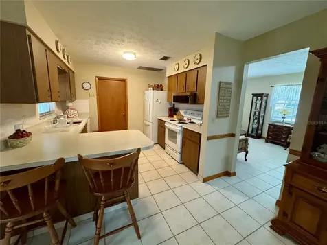 827 Strawberry Lane Brandon FL 33511