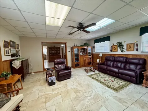 827 Strawberry Lane Brandon FL 33511