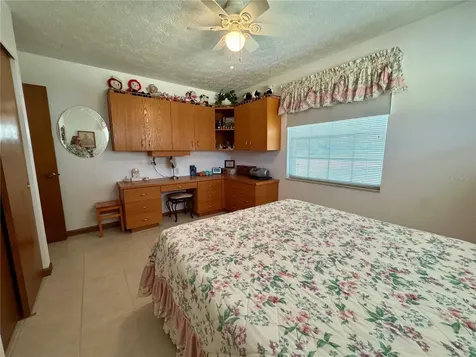 827 Strawberry Lane Brandon FL 33511
