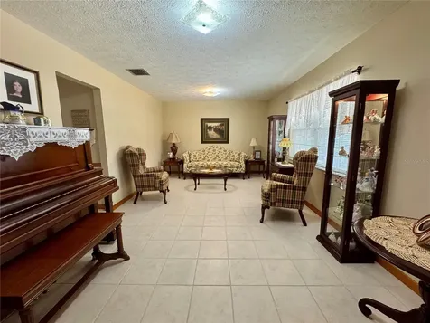 827 Strawberry Lane Brandon FL 33511