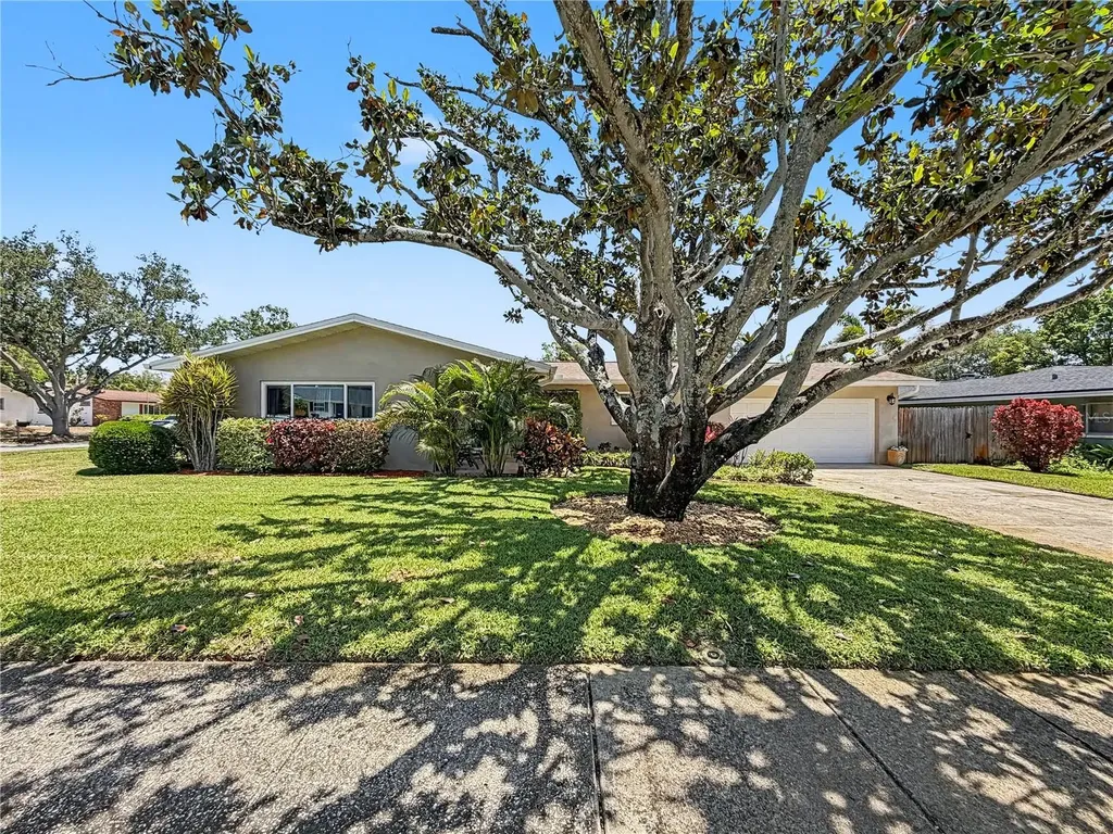 2233 Glenmoor Road N Clearwater FL 33764