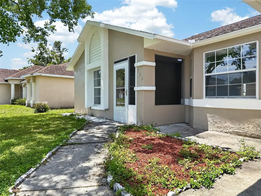628 N Delmonte Court Kissimmee FL 34758