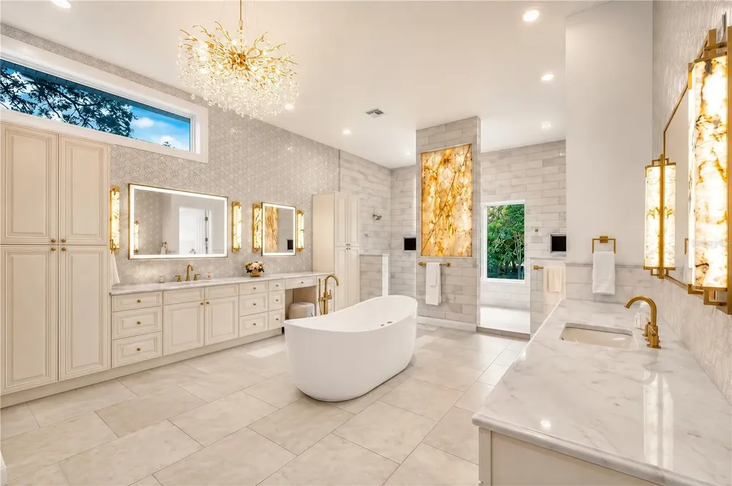 1516 Bayshore Boulevard Dunedin FL 34698