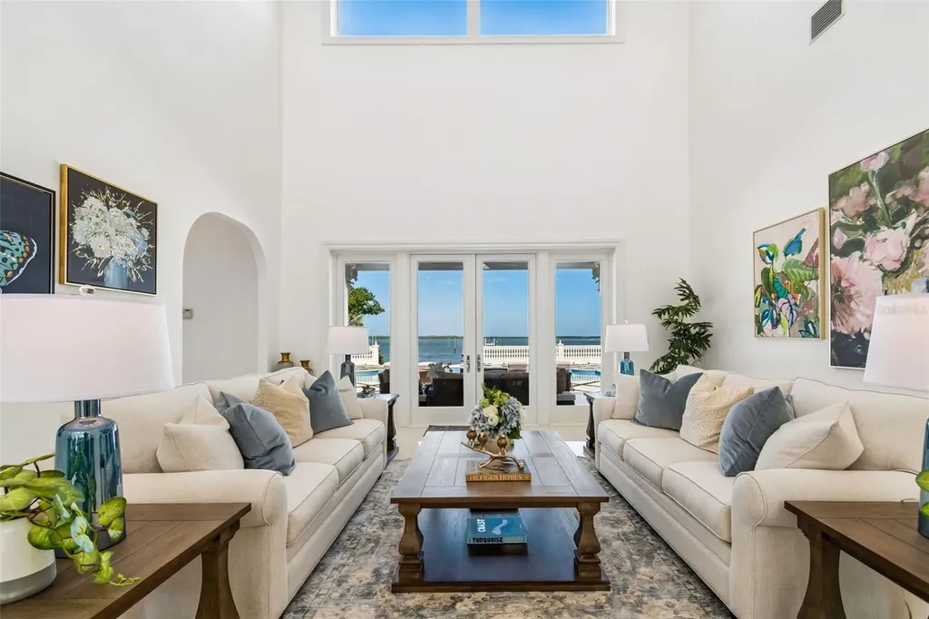 1516 Bayshore Boulevard Dunedin FL 34698