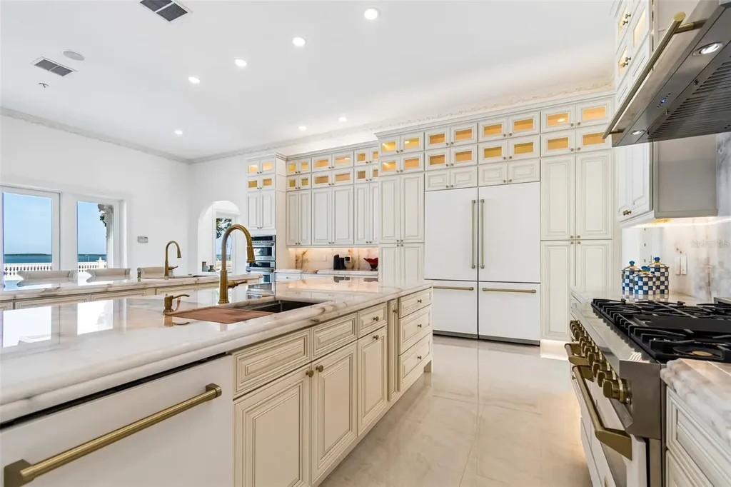1516 Bayshore Boulevard Dunedin FL 34698