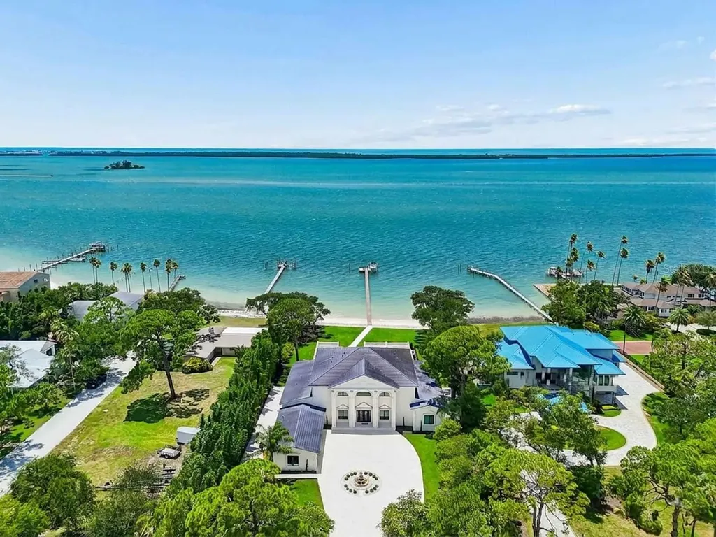 1516 Bayshore Boulevard Dunedin FL 34698