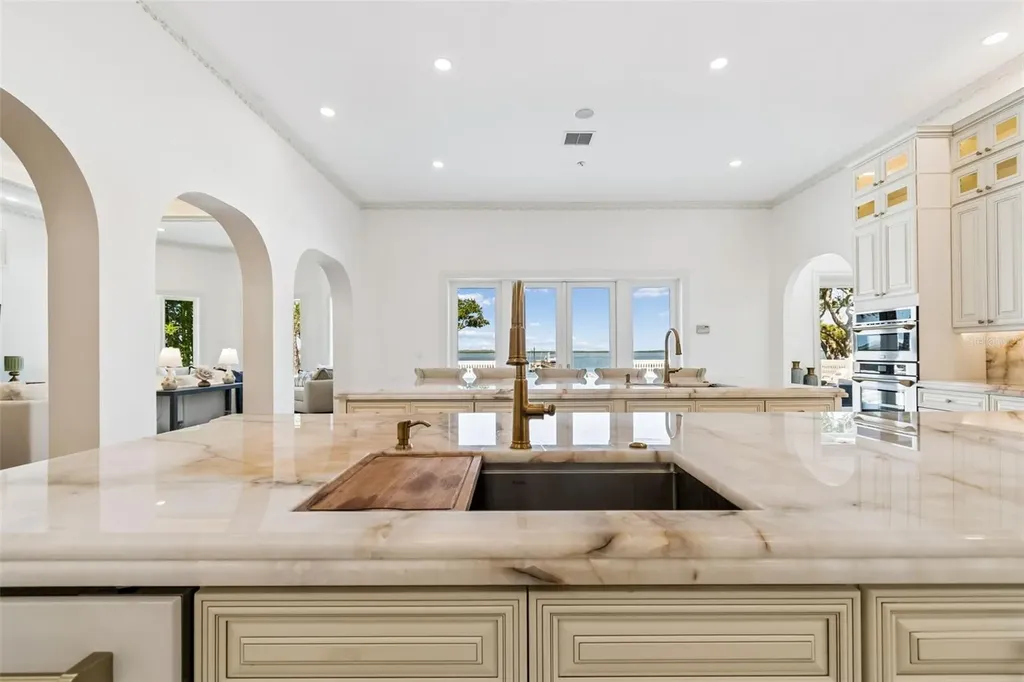 1516 Bayshore Boulevard Dunedin FL 34698