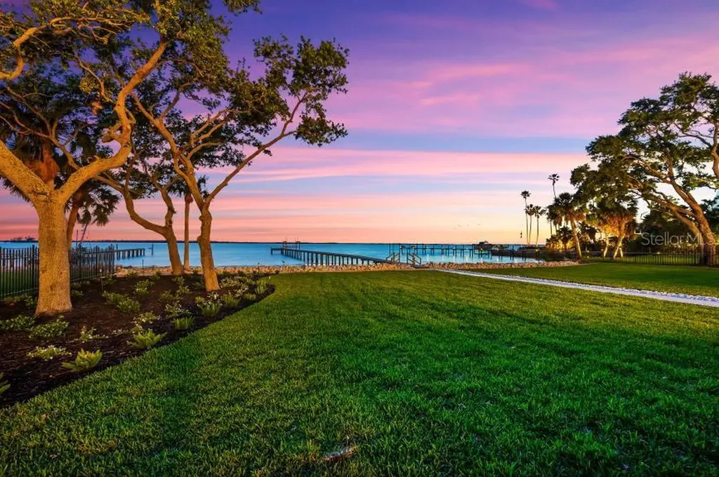 1516 Bayshore Boulevard Dunedin FL 34698