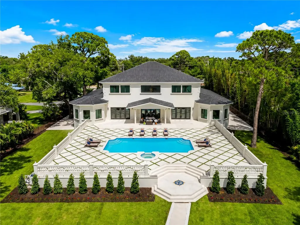 1516 Bayshore Boulevard Dunedin FL 34698