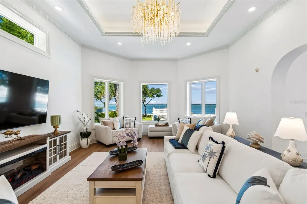 1516 Bayshore Boulevard Dunedin FL 34698