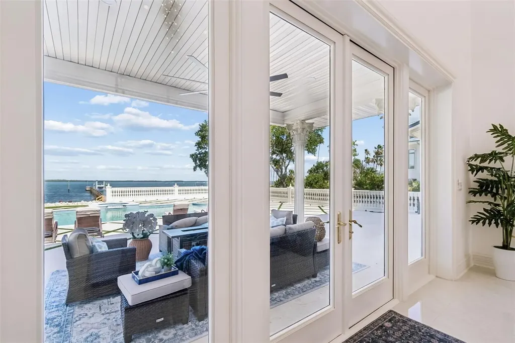 1516 Bayshore Boulevard Dunedin FL 34698