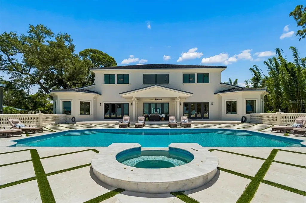 1516 Bayshore Boulevard Dunedin FL 34698