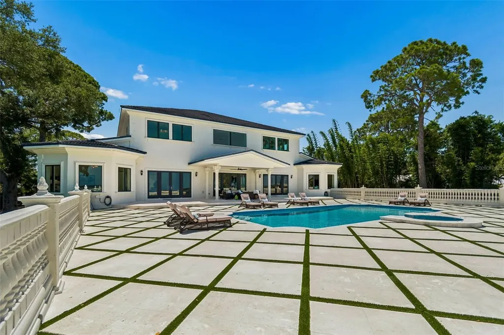 1516 Bayshore Boulevard Dunedin FL 34698
