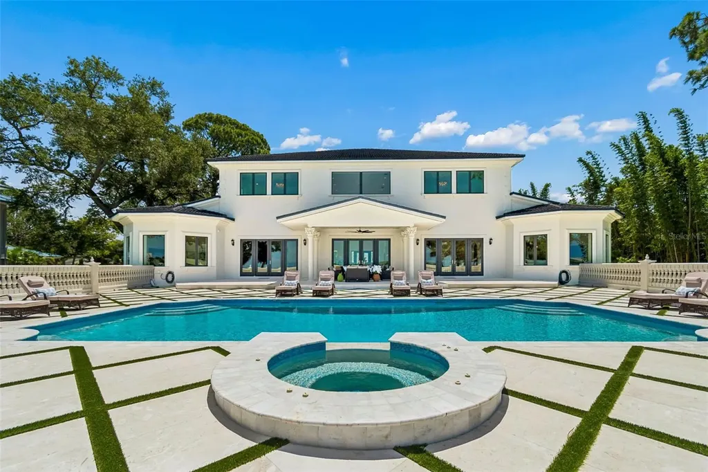 1516 Bayshore Boulevard Dunedin FL 34698