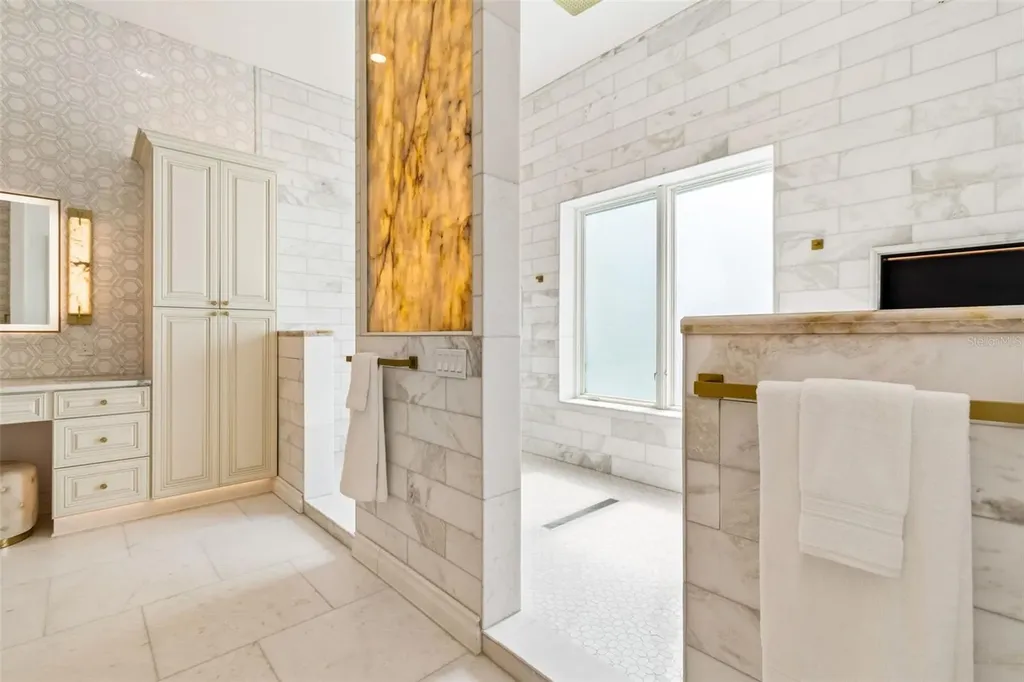 1516 Bayshore Boulevard Dunedin FL 34698