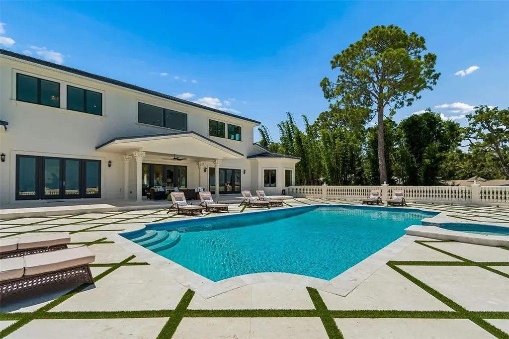 1516 Bayshore Boulevard Dunedin FL 34698