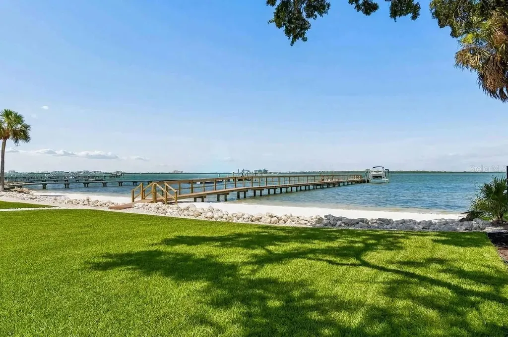 1516 Bayshore Boulevard Dunedin FL 34698