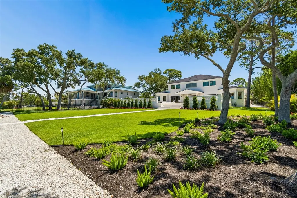 1516 Bayshore Boulevard Dunedin FL 34698