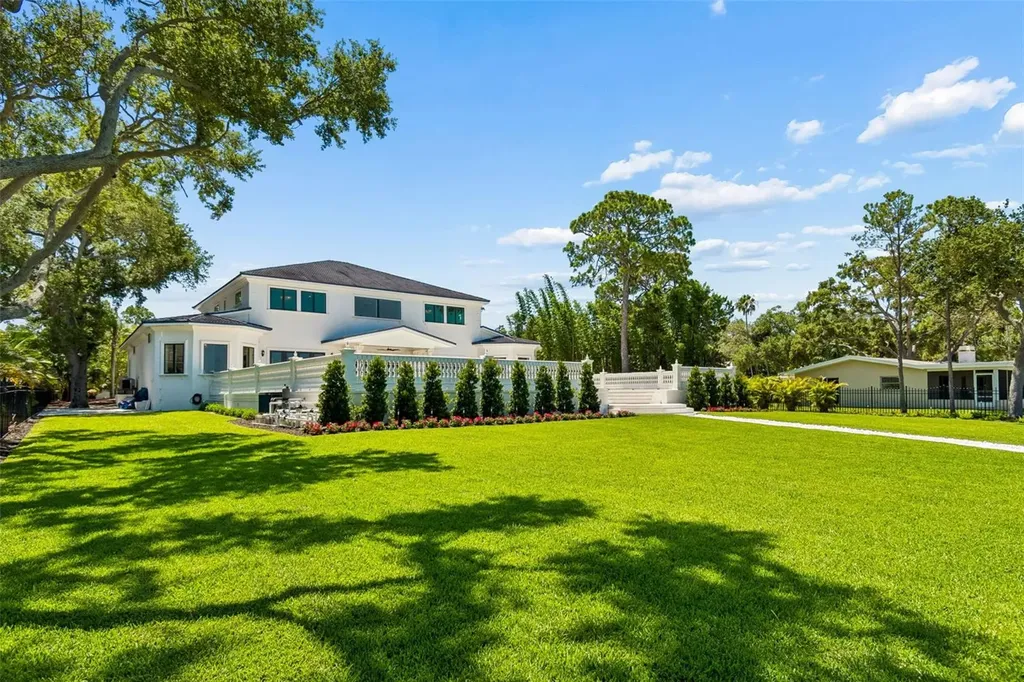1516 Bayshore Boulevard Dunedin FL 34698