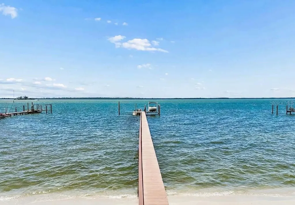 1516 Bayshore Boulevard Dunedin FL 34698