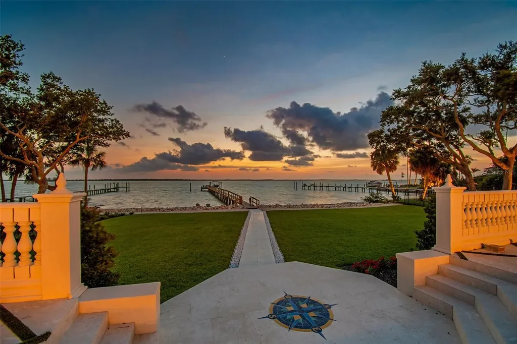 1516 Bayshore Boulevard Dunedin FL 34698