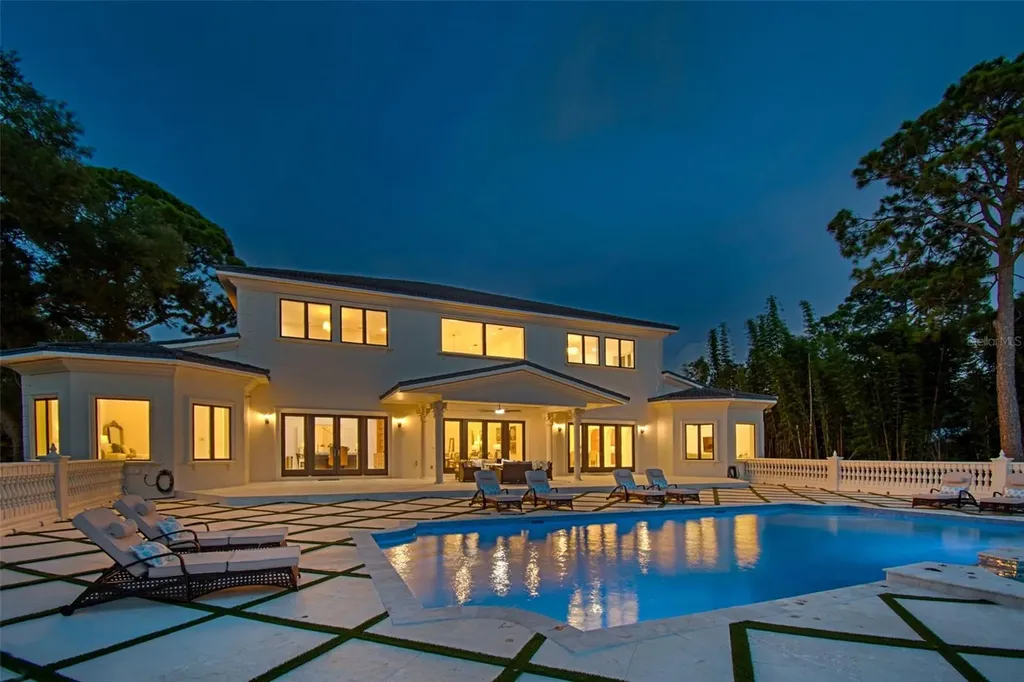 1516 Bayshore Boulevard Dunedin FL 34698