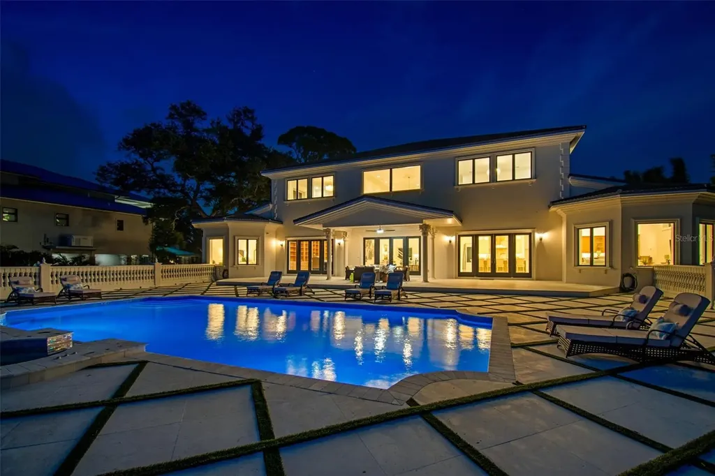 1516 Bayshore Boulevard Dunedin FL 34698