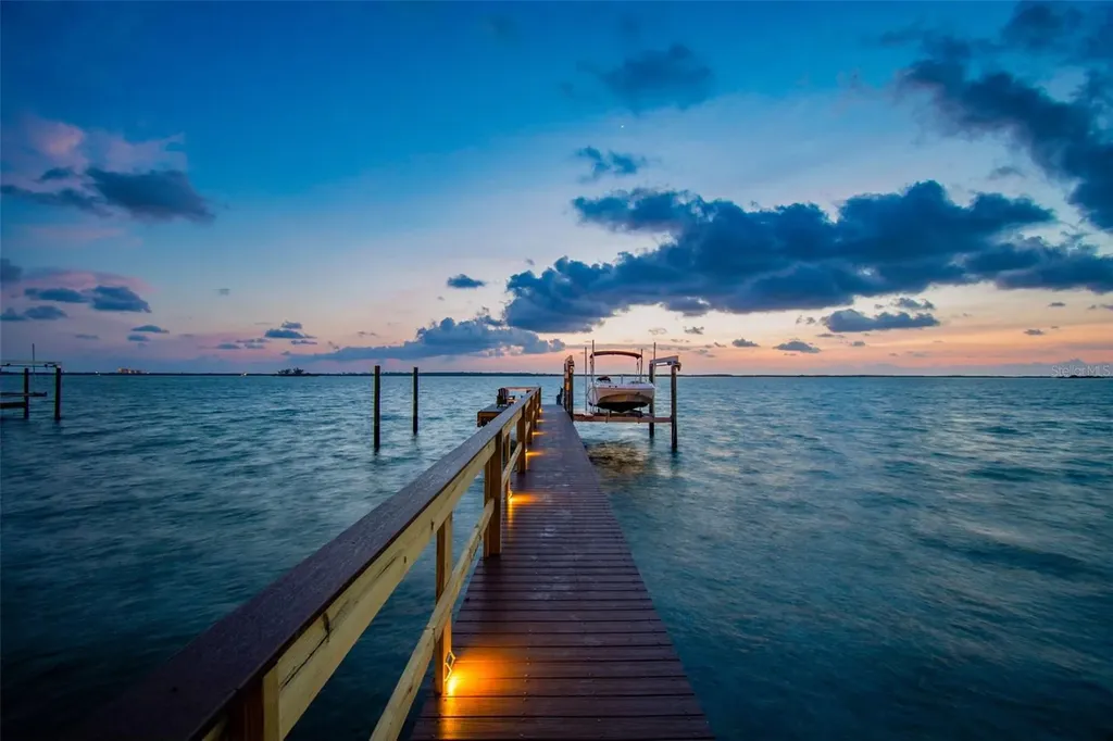 1516 Bayshore Boulevard Dunedin FL 34698