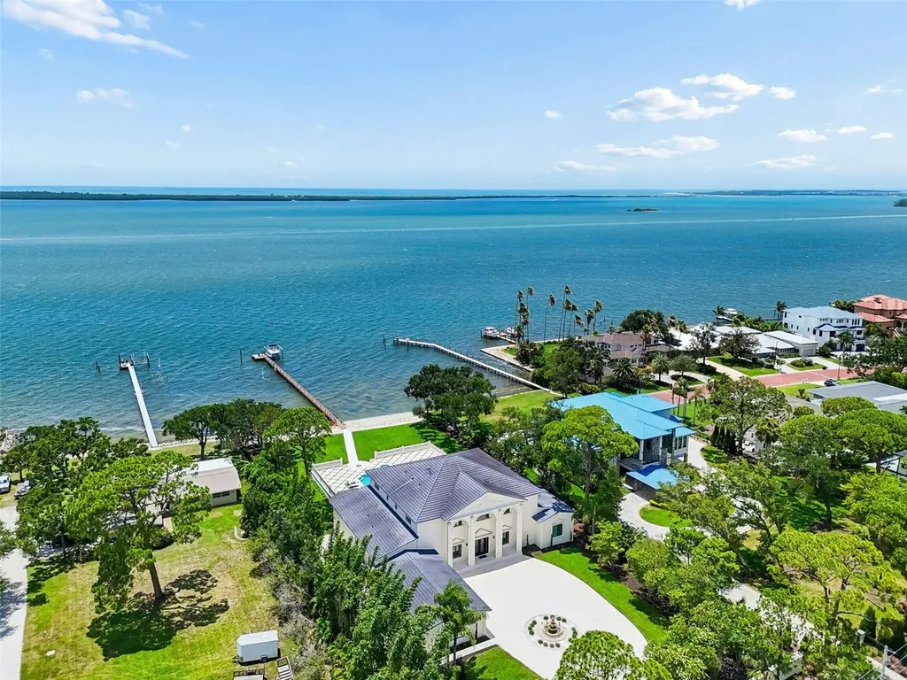 1516 Bayshore Boulevard Dunedin FL 34698