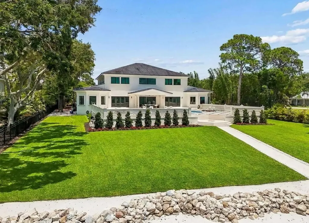 1516 Bayshore Boulevard Dunedin FL 34698